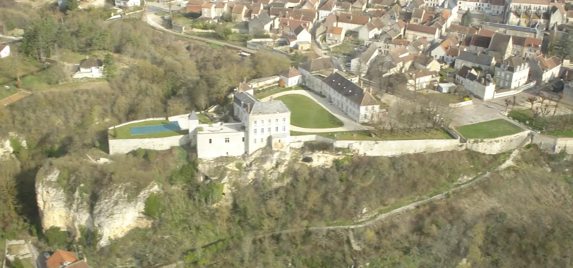 Bienvenue à Mailly le Château, au cœur de la Bourgogne dans l'Yonne 89